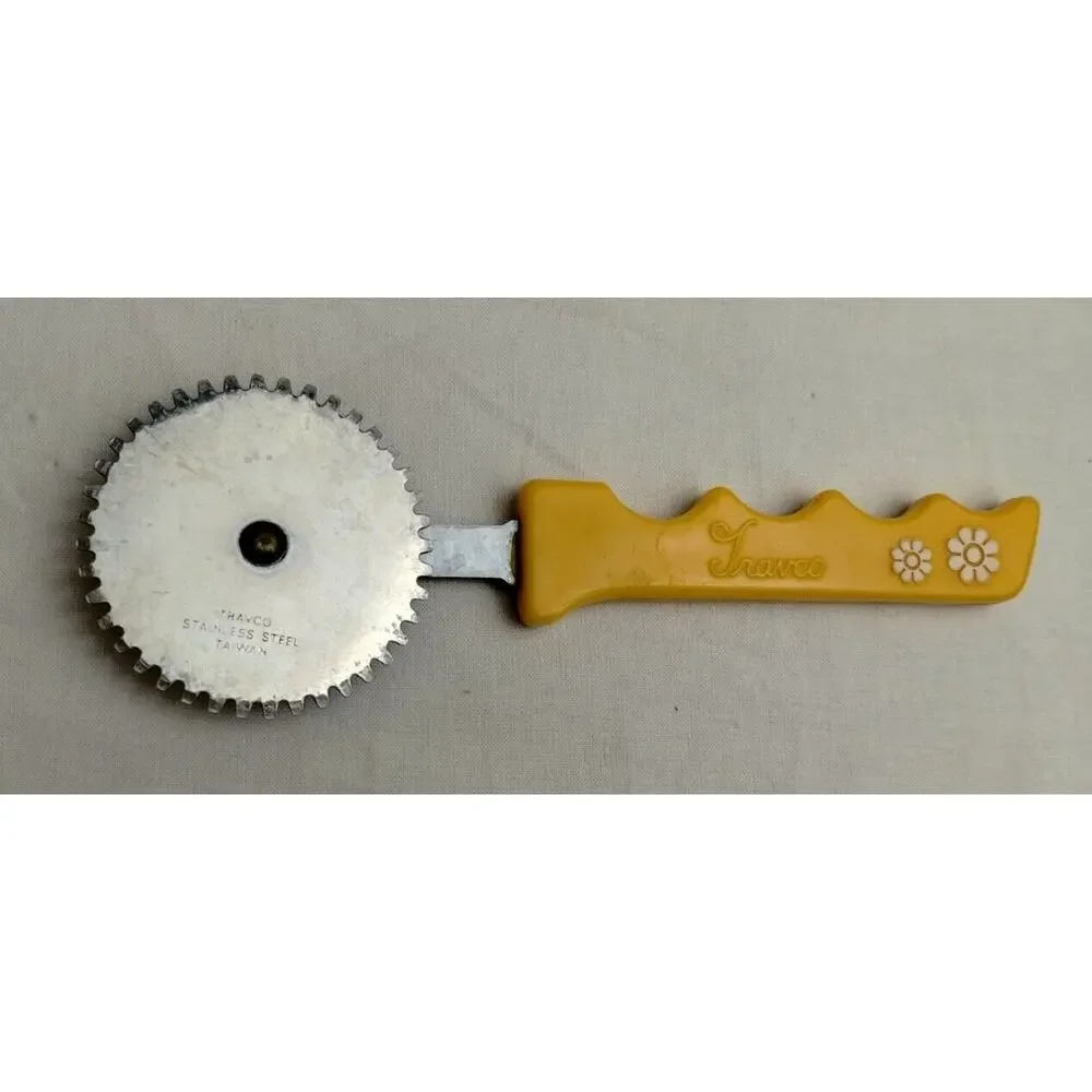 Vtg 60's Travco Hippie Daisy Flowers Yellow Kitchen Utensil Dough Pastry Cutter